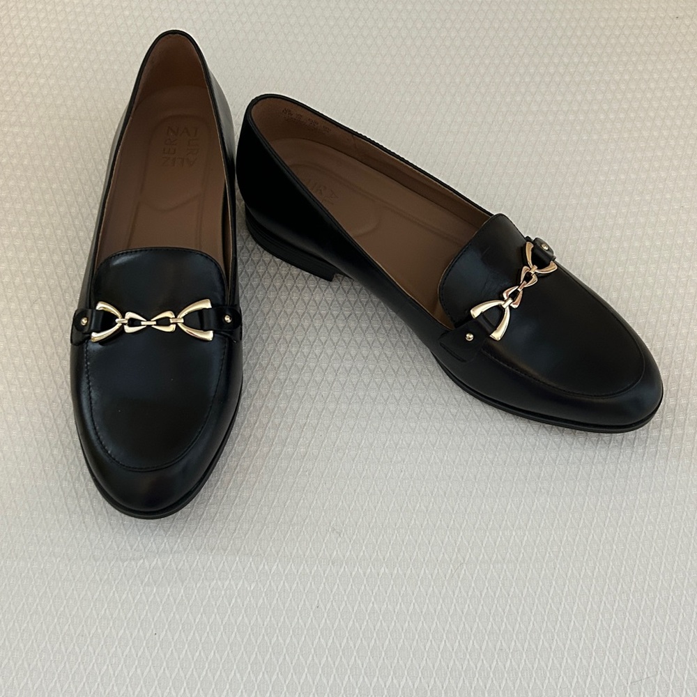 Naturalizer Black Loafers with Gold Chain Accent. Size 12W - Picture 2 of 7